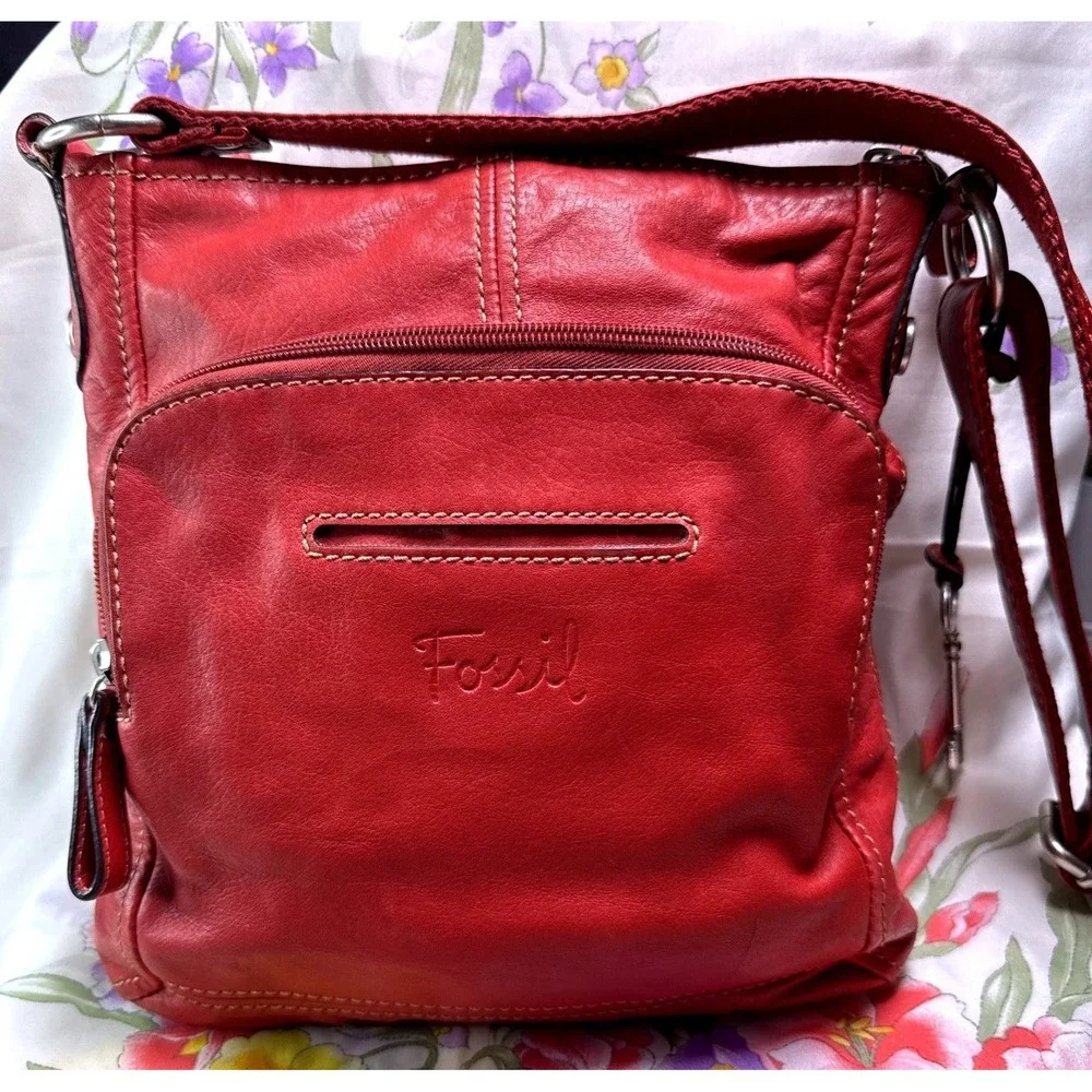 Vintage 90s Fossil Red Genuine Leather Crossbody Organizer Bag 11x11‎